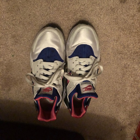 Nike - Picture 2 of 3